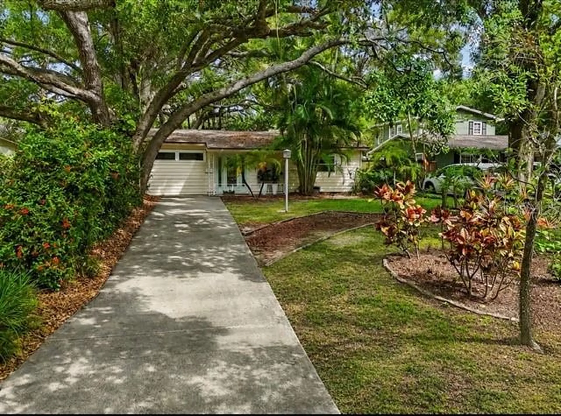 930 Montrose Boulevard N St Petersburg FL 33703