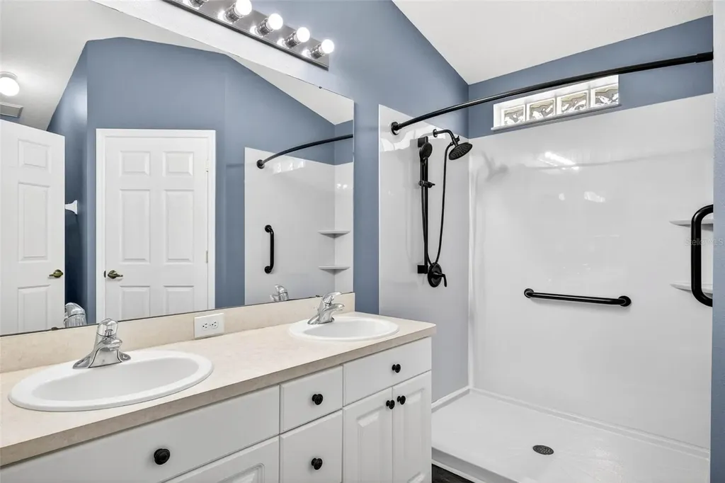 15826 Stags Leap Drive Lutz FL 33559