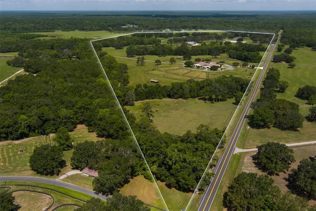 9504 NW Highway 320 Micanopy FL 32667