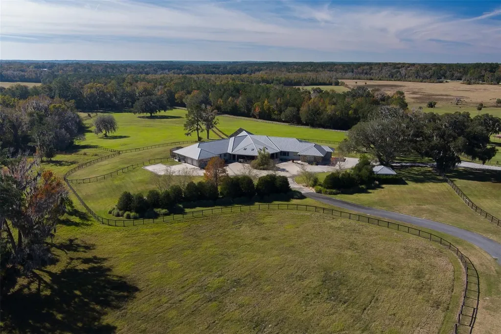 9504 NW Highway 320 Micanopy FL 32667