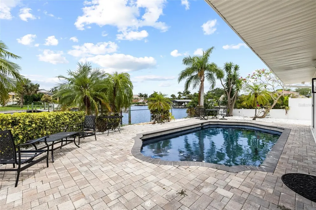 5541 Bayou Grande Boulevard NE St Petersburg FL 33703