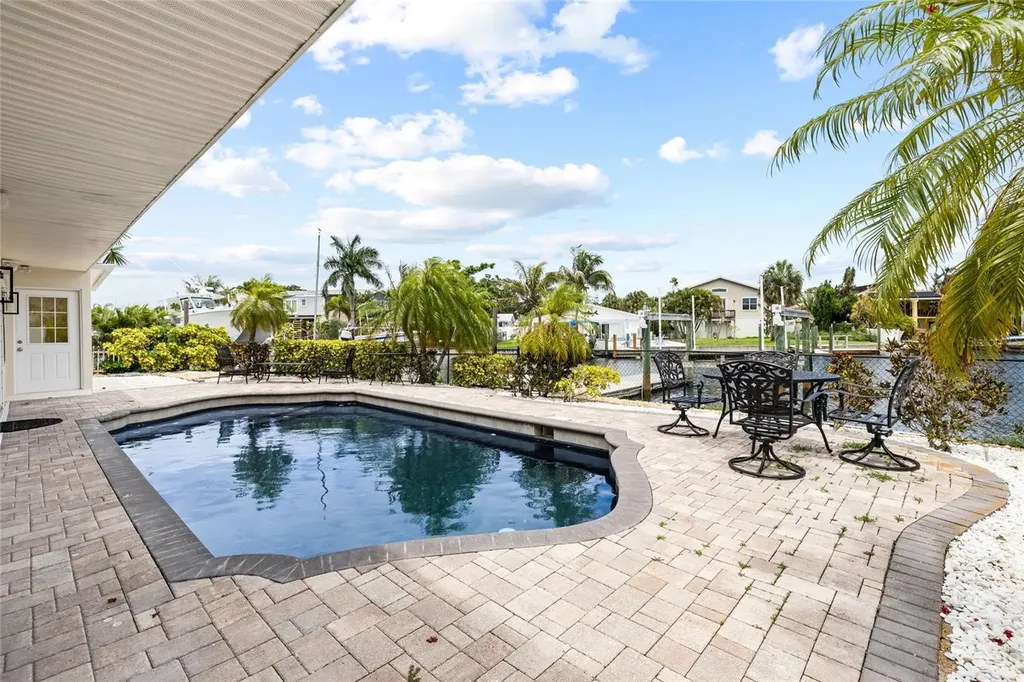 5541 Bayou Grande Boulevard NE St Petersburg FL 33703