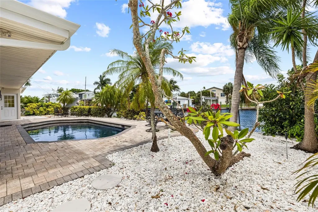 5541 Bayou Grande Boulevard NE St Petersburg FL 33703