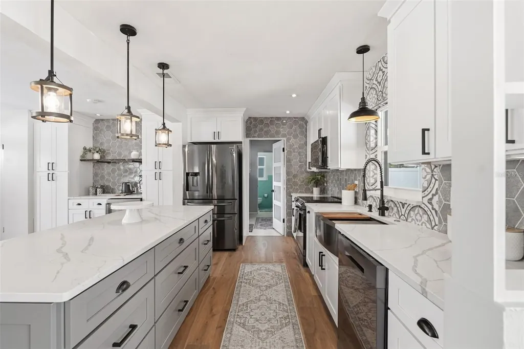 242 Piazza Di Luna Venice FL 34285