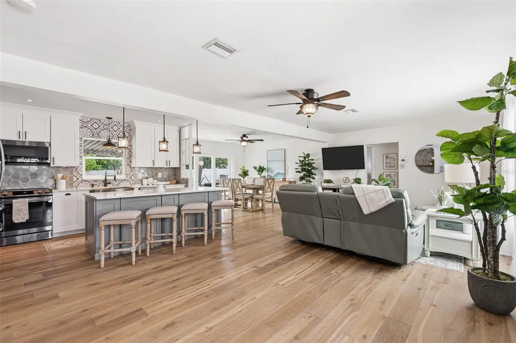 242 Piazza Di Luna Venice FL 34285