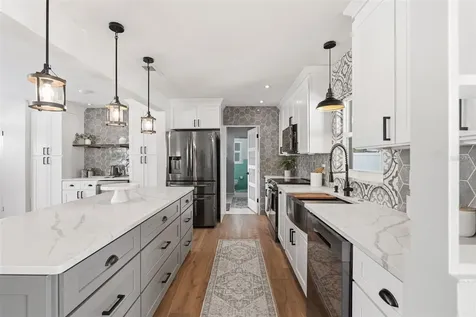 242 Piazza Di Luna Venice FL 34285