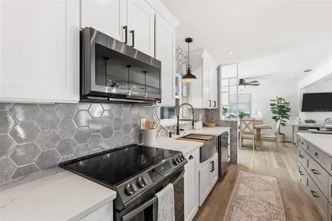242 Piazza Di Luna Venice FL 34285