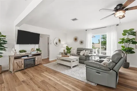 242 Piazza Di Luna Venice FL 34285