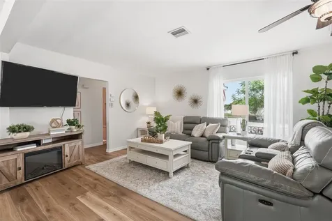 242 Piazza Di Luna Venice FL 34285