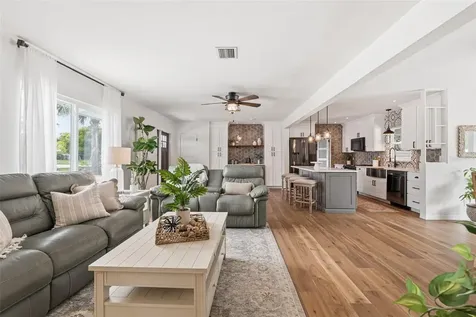 242 Piazza Di Luna Venice FL 34285