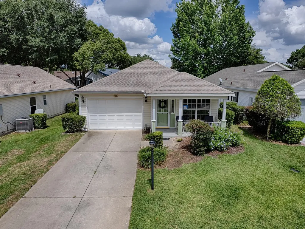 25114 Cranes Roost Circle Leesburg FL 34748