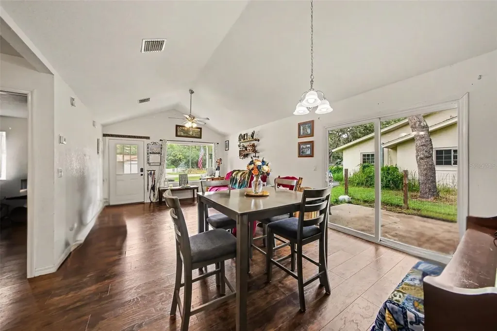 17050 SE 60th Street Ocklawaha FL 32179