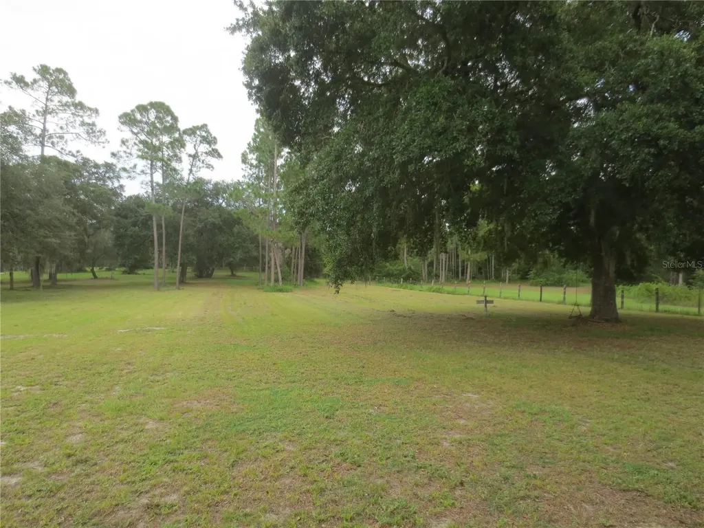 5995 SE 183rd Avenue Road Ocklawaha FL 32179