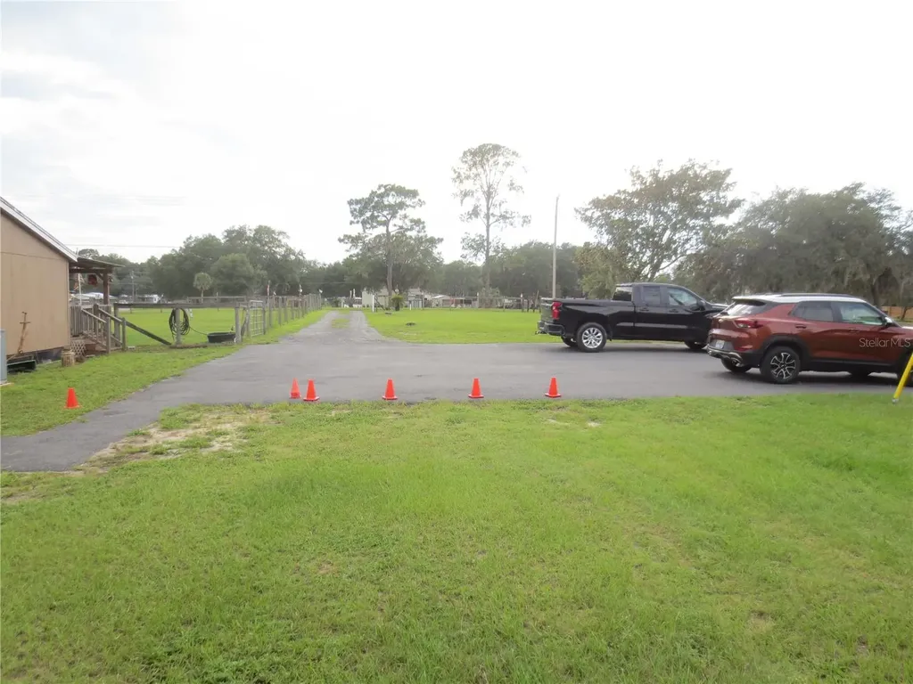 5995 SE 183rd Avenue Road Ocklawaha FL 32179