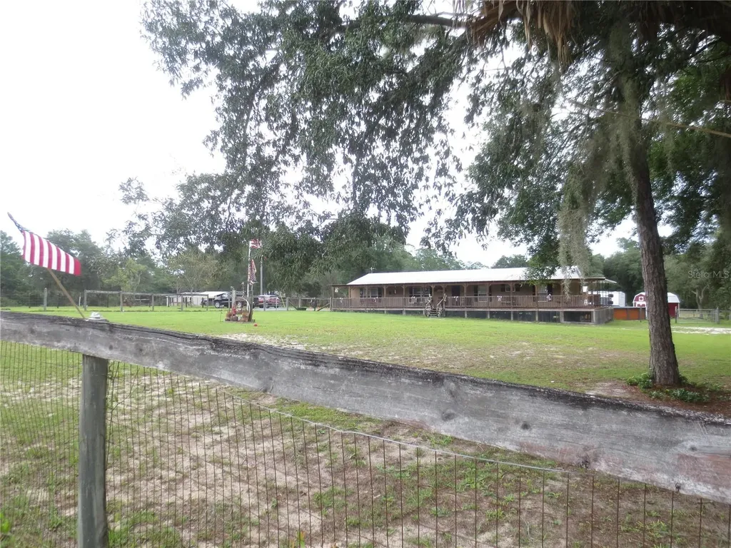 5995 SE 183rd Avenue Road Ocklawaha FL 32179
