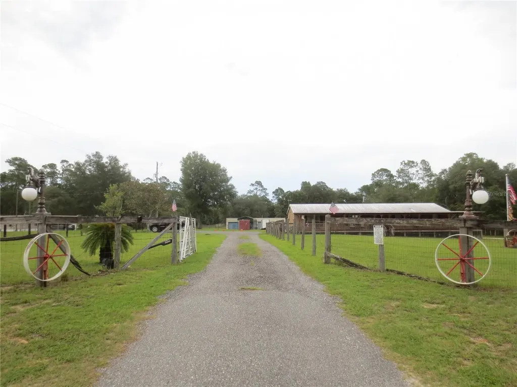 5995 SE 183rd Avenue Road Ocklawaha FL 32179