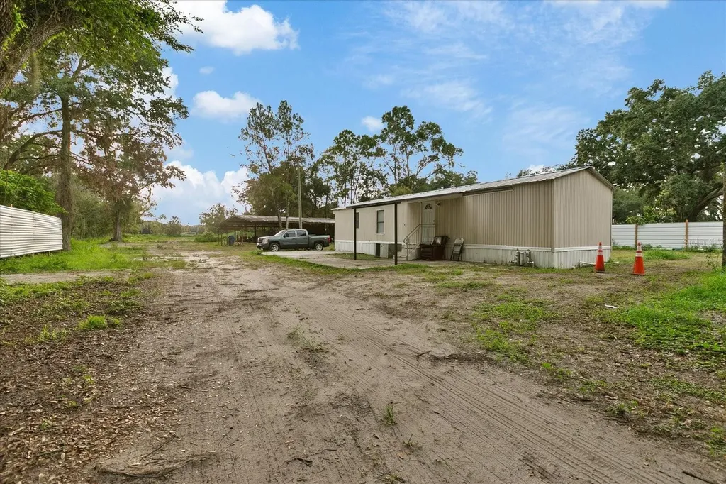 2102 Sydney Dover Road Dover FL 33527
