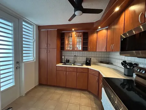 1026 Av. Luis Vigoreaux Guaynabo PR 00966