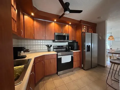 1026 Av. Luis Vigoreaux Guaynabo PR 00966