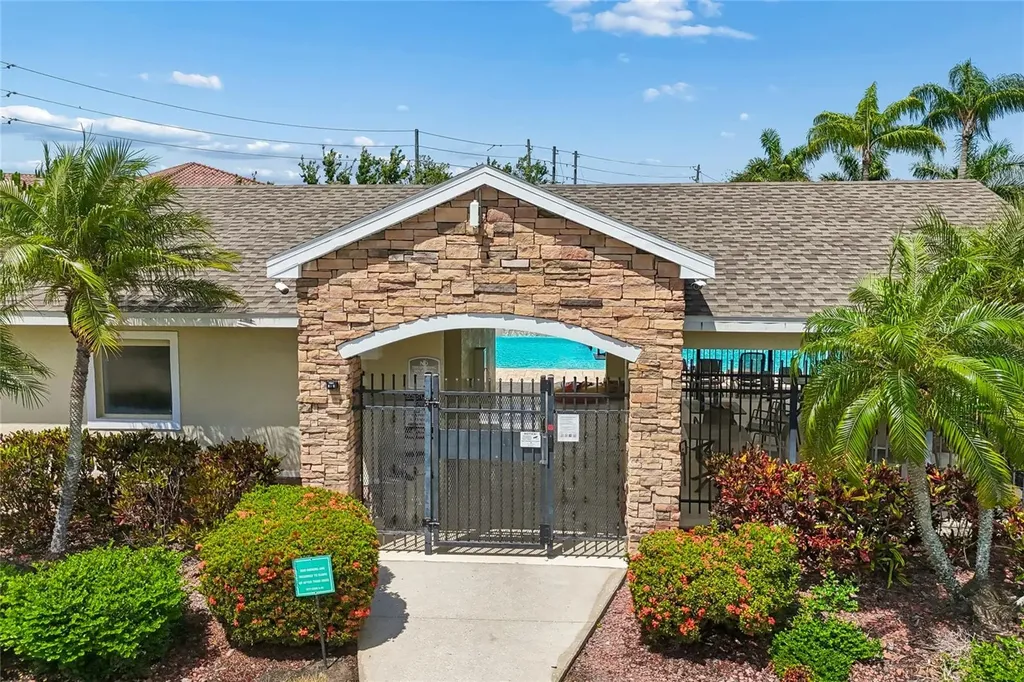 604 51st Avenue N St Petersburg FL 33703