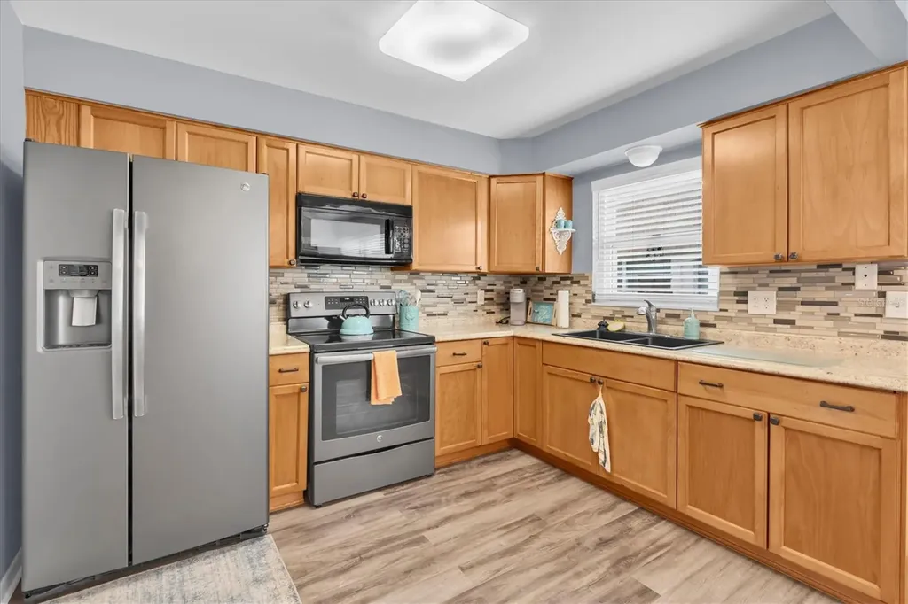 8260 Burgundy Drive N Pinellas Park FL 33781