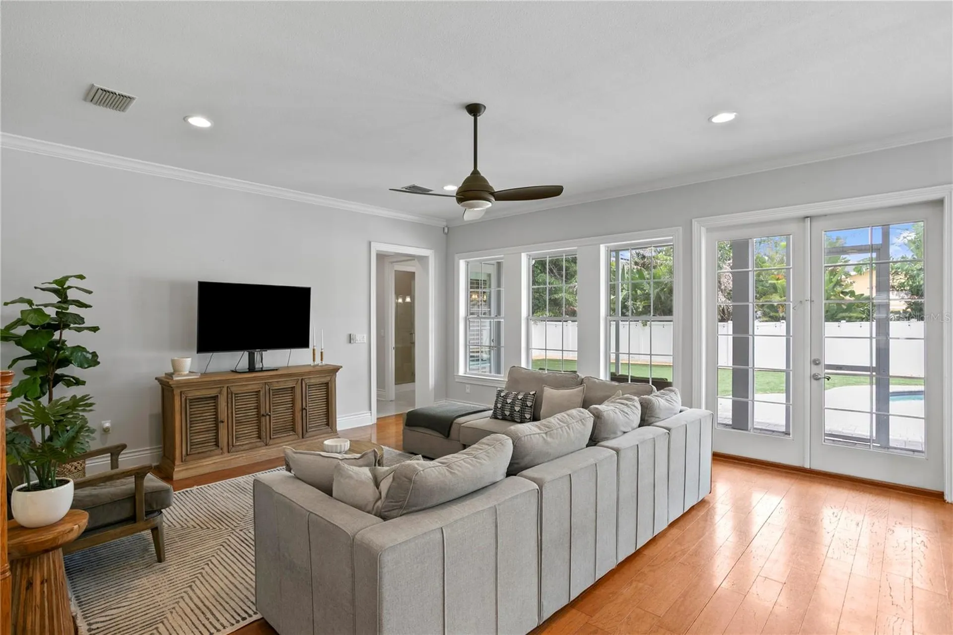 4001 W Vasconia Street Tampa FL 33629