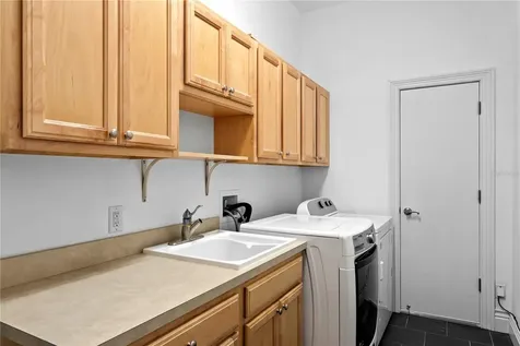 4001 W Vasconia Street Tampa FL 33629