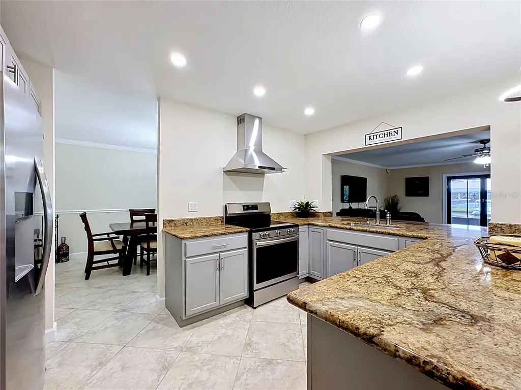 6517 Solitaire Palm Way Apollo Beach FL 33572