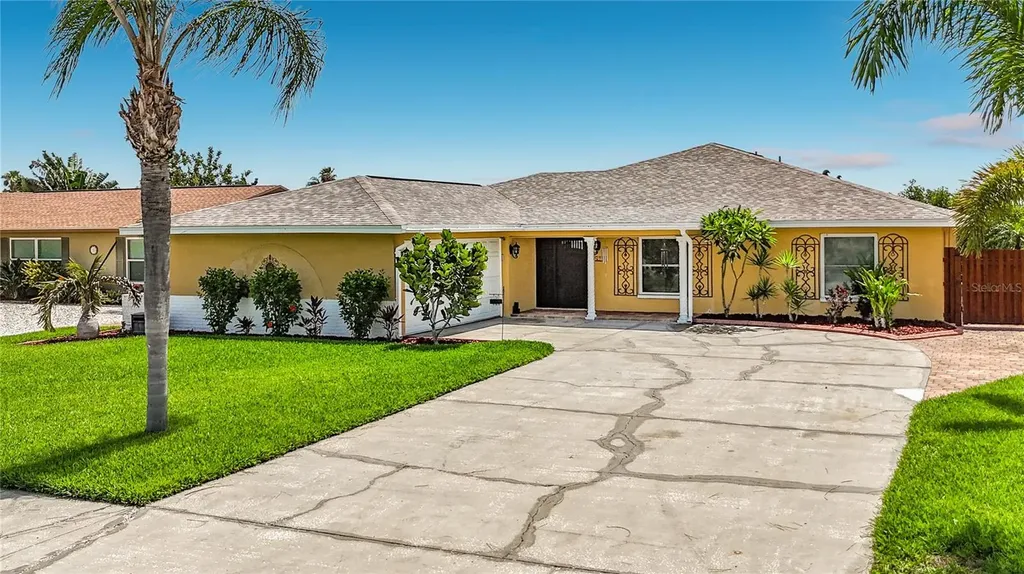 6517 Solitaire Palm Way Apollo Beach FL 33572