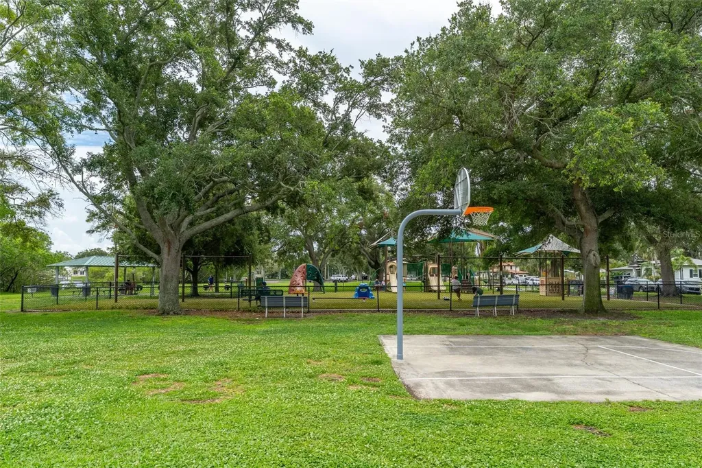 130 41st Avenue NE St Petersburg FL 33703