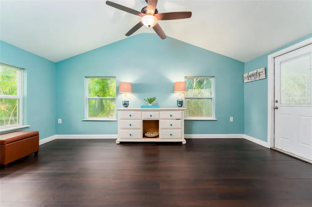 130 41st Avenue NE St Petersburg FL 33703