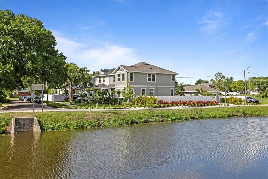 2501 17th Street N St Petersburg FL 33713