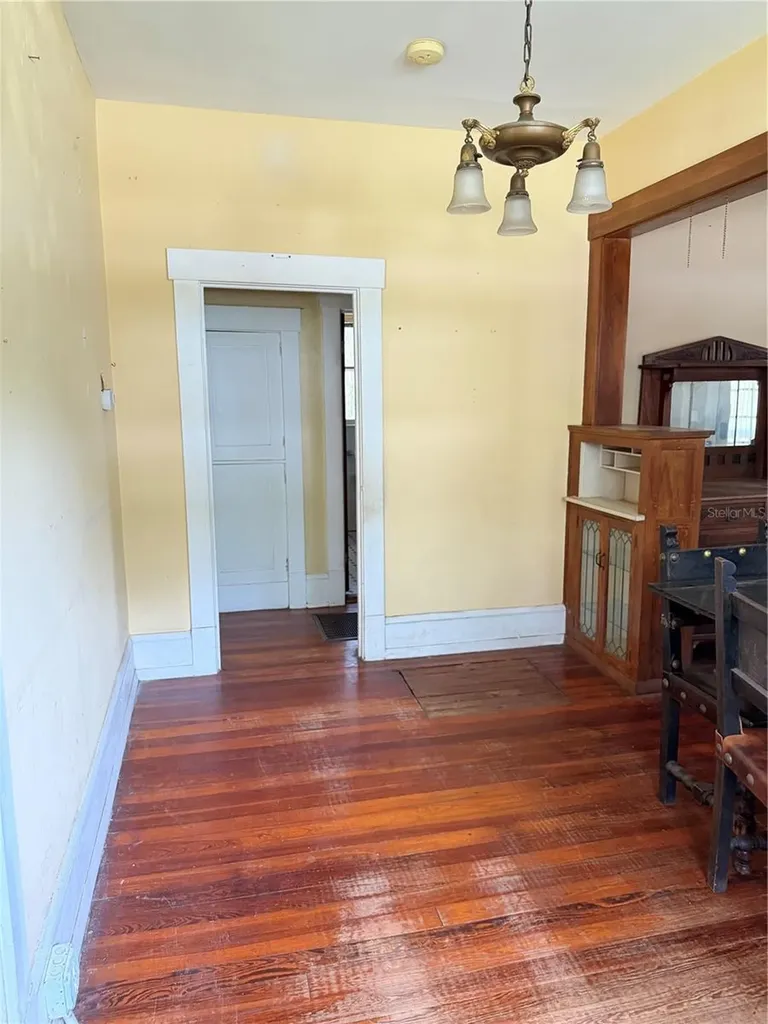 528 N Adelle Avenue Deland FL 32720