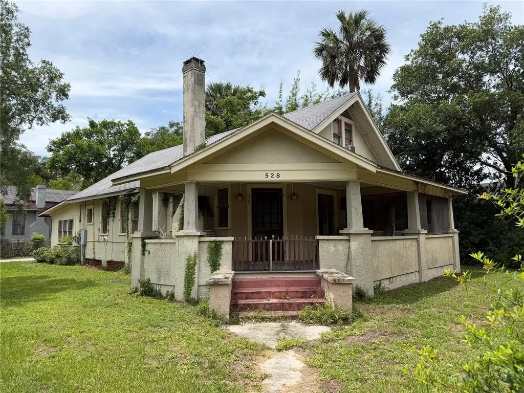 528 N Adelle Avenue Deland FL 32720