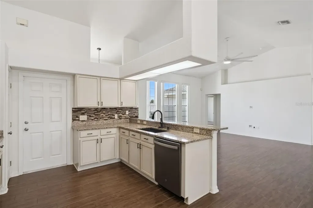 5549 Loma Vista Loop Loughman FL 33858