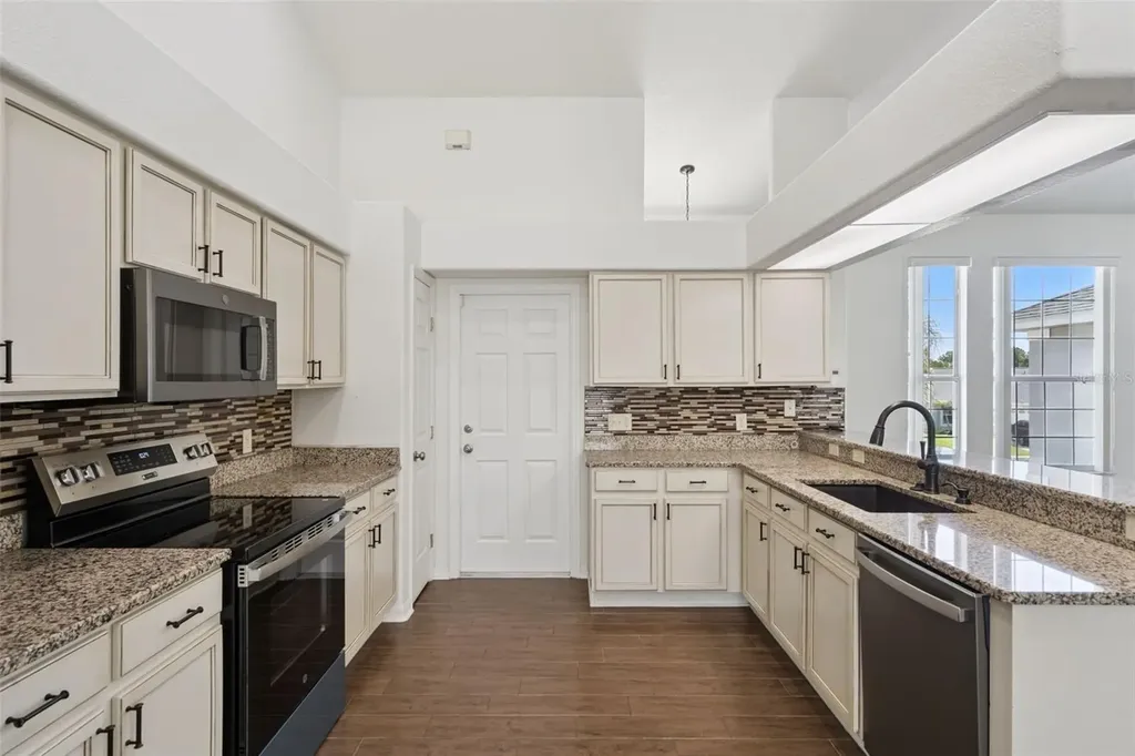 5549 Loma Vista Loop Loughman FL 33858
