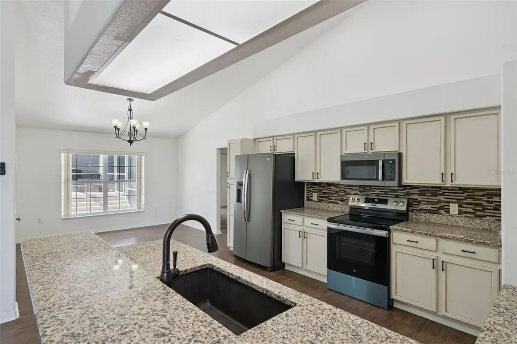5549 Loma Vista Loop Loughman FL 33858