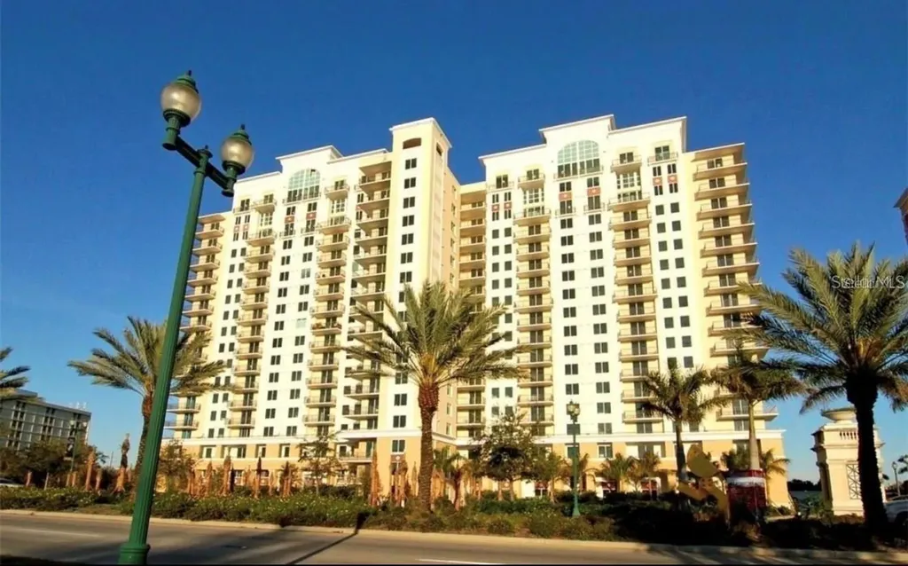 800 N Tamiami Trail Sarasota FL 34236