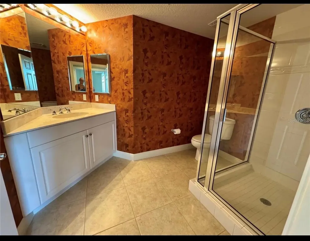 800 N Tamiami Trail Sarasota FL 34236