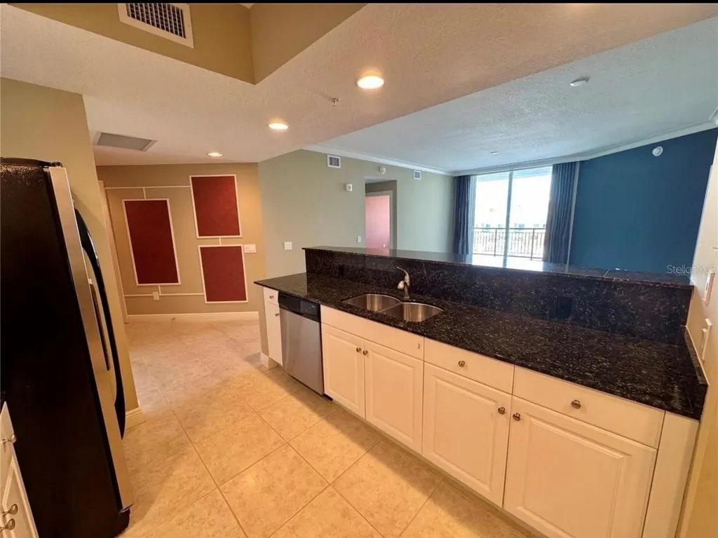 800 N Tamiami Trail Sarasota FL 34236