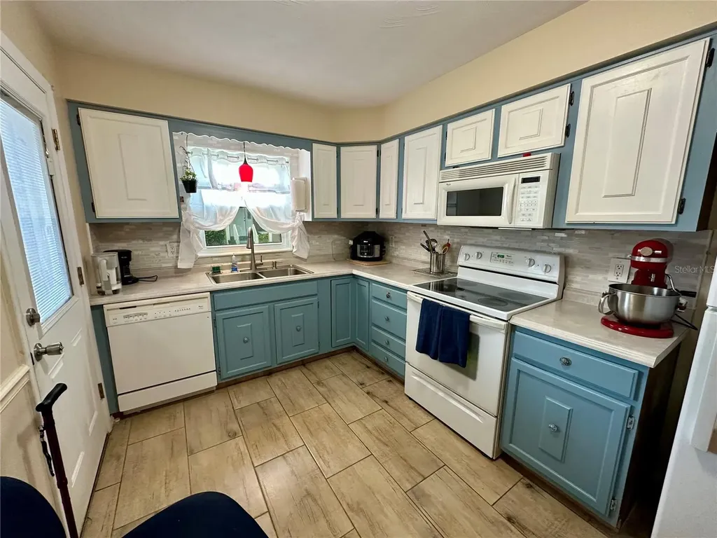 225 Pine Bluff Avenue Deland FL 32724
