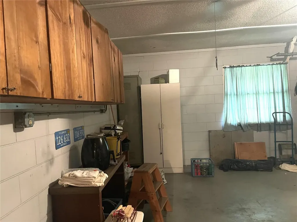 4691 Cr 118 Wildwood FL 34785