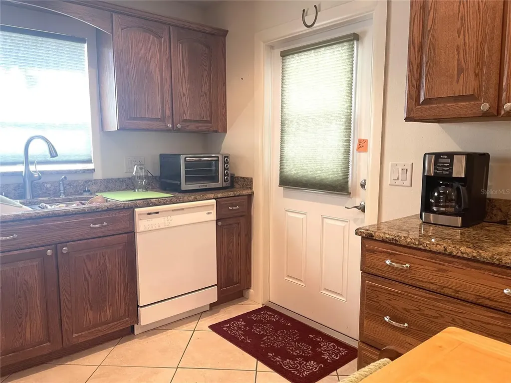 4691 Cr 118 Wildwood FL 34785