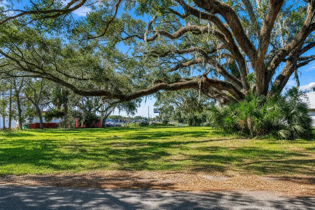 1214 W Brandon Boulevard Brandon FL 33511
