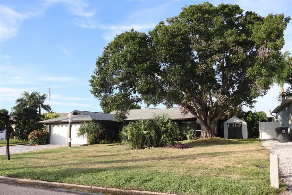 1019 Spindle Palm Way Apollo Beach FL 33572