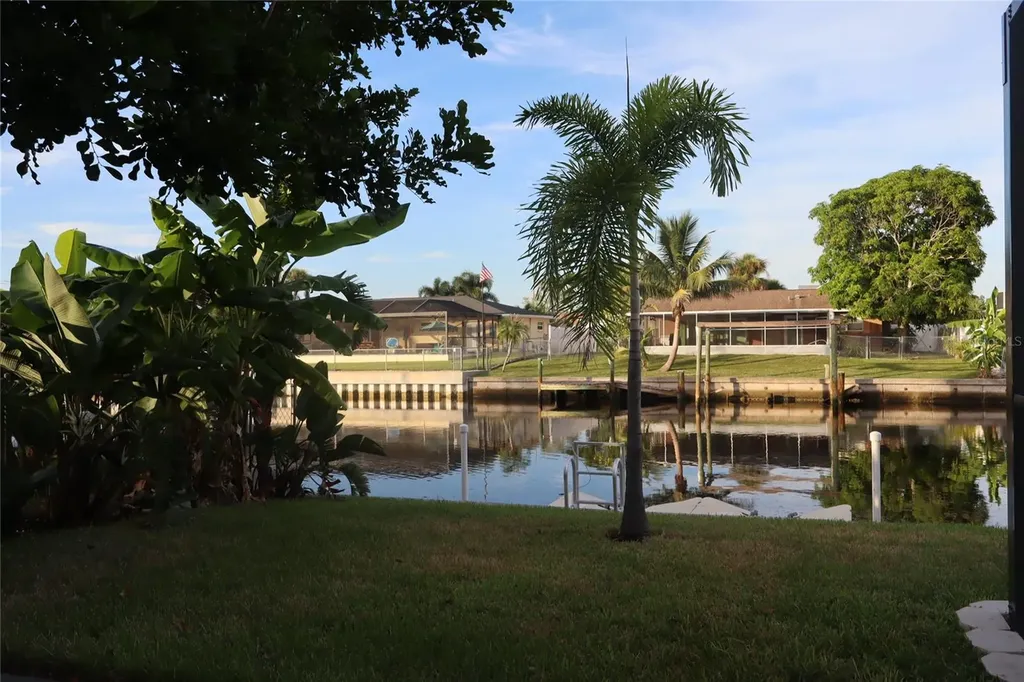 1019 Spindle Palm Way Apollo Beach FL 33572