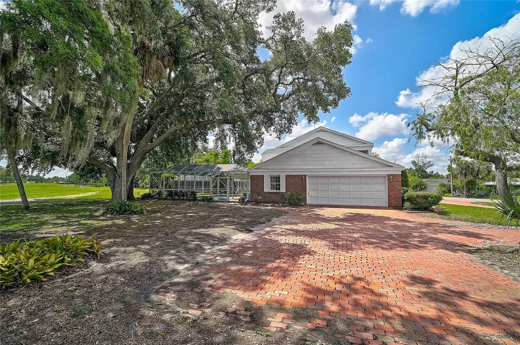 3215 Pine Valley Drive Sarasota FL 34239