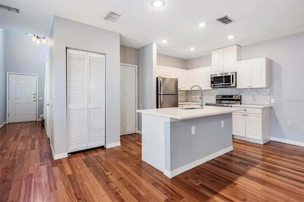 404 S Willow Avenue Tampa FL 33606