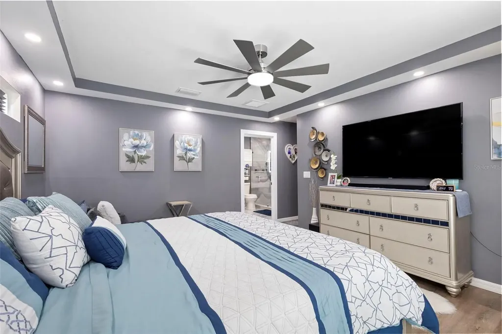 4832 5th Street S St Petersburg FL 33705