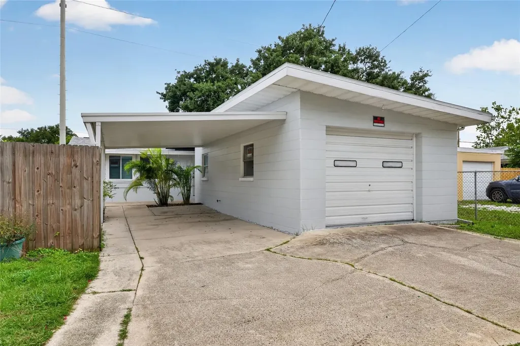 679 71st Ave North Avenue N St Petersburg FL 33702